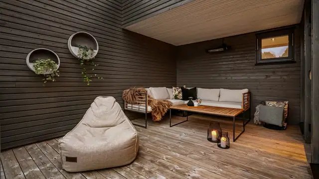Terrassen i 3. etasje er på cirka 17 kvm og er innredet som en lun lounge. Perfekt for sommerkvelder!